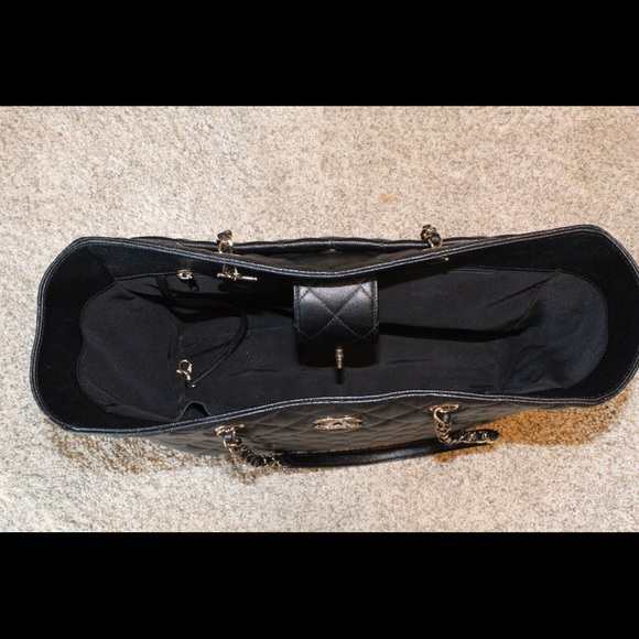 Chanel handbag - Picture 2 of 3